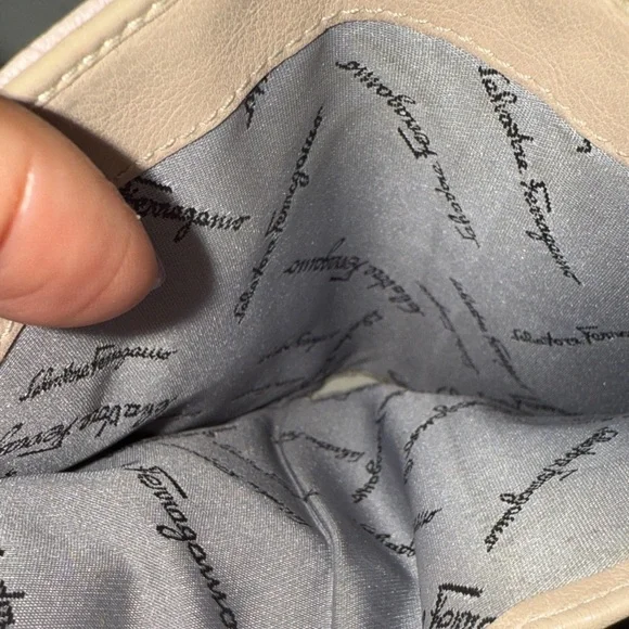 Salvatore Ferragamo Gancini continental  Pink Embossed wallet - Picture 7 of 9